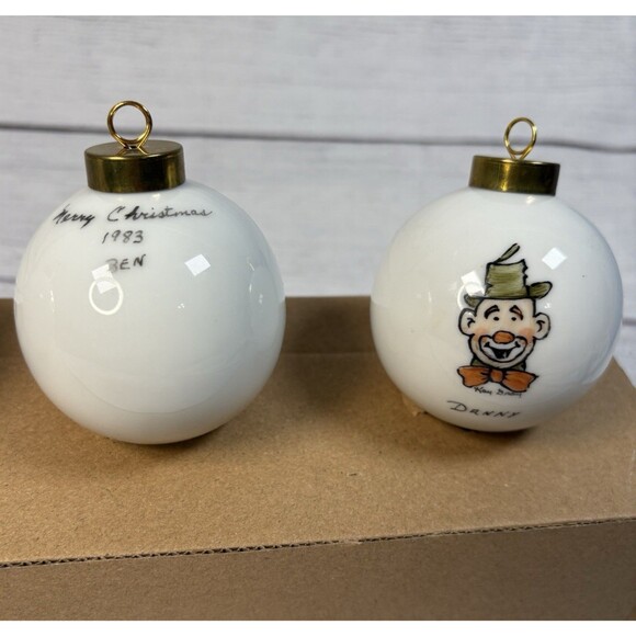 Vintage '83 Hand Painted Circus Clown Ceramic Christmas Ornaments Lot 4 Signed - Picture 6 of 7